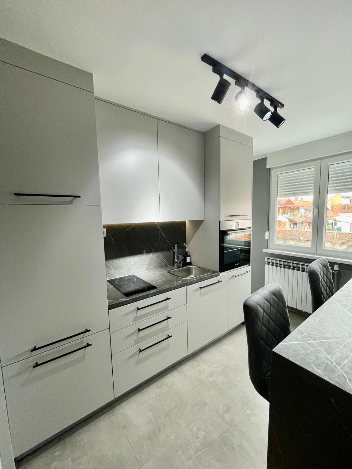 Apartman Loft 72 斯拉沃尼亚布罗德 外观 照片